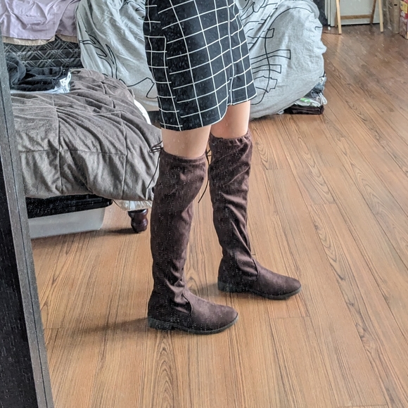 Over the knee boots - Picture 3 of 7